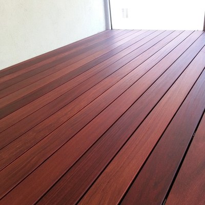 TARIMA EXTERIOR CUMARÚ EN BALCÓN