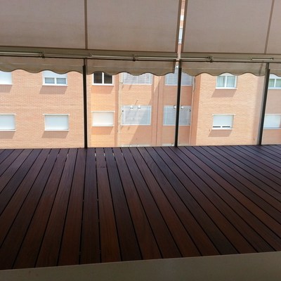 TARIMA EXTERIOR CUMARÚ EN BALCÓN