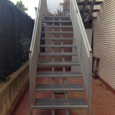 tarima exterior en terraza encornella de llobregat