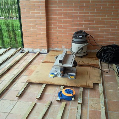 TARIMA EXTERIOR IPE CON FOCOS LED EMPOTRADOS