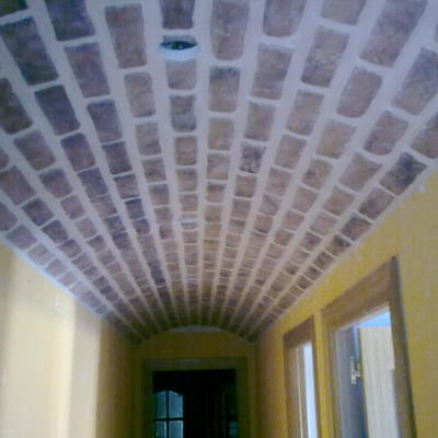 Pasillo Decorado Con ladrillo