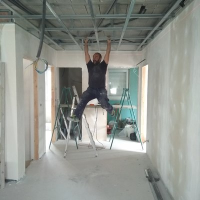 Acabados chalet Santander.Lucido, pintado, remates, solados, alicatados, nivelaciones