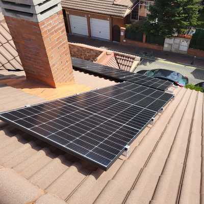 INSTALACION SOLAR EN CALLE EDUARDO TORROJA DE ALCALA DE HENARES (MADRID)