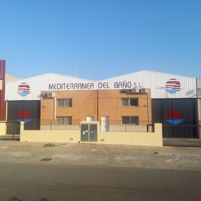 Rotulación del logotipo de la fachada de un edificio