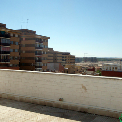 Terraza con vistas a puerto Venecia en Zaragoza