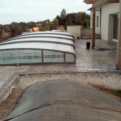 Madera impresa en piscina