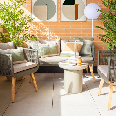 Terraza plantas y cuadros