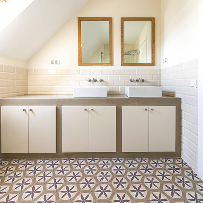 Tiana House - Baño con baldosa