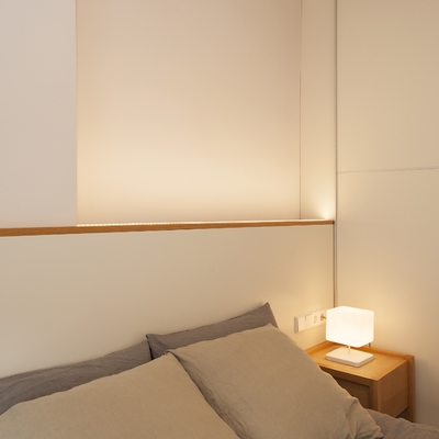 Tira de Lez en cabecera de cama