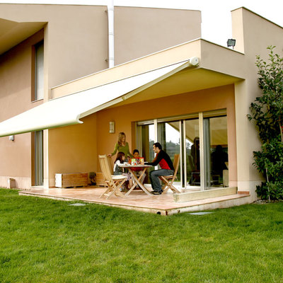 TOLDO CON BRAZOS HUMANOS Y COFRE