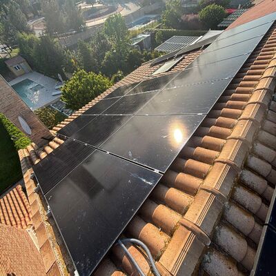 Ampliación de instalación fotovoltaica a 10 kW con batería de litio y sistema back-up en modo isla.