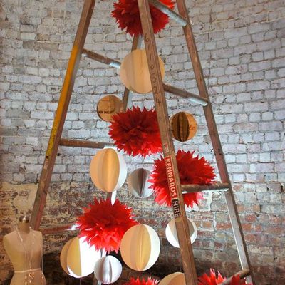 Una escalera con diferentes usos