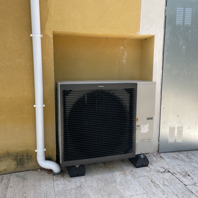 Instalacion de Aerotermia Altherma Daikin con control Aquazone de Airzone en Alicante
