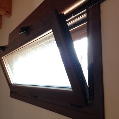 Ventana batiente abierta