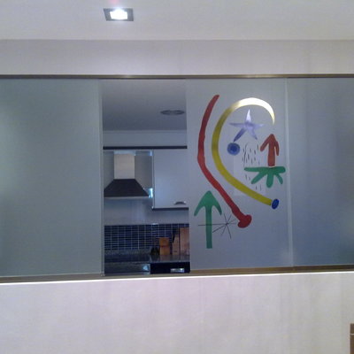 Ventana vidrio con decoración