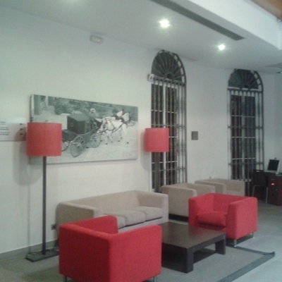 Vestíbulo de Recepción - Zona de Espera