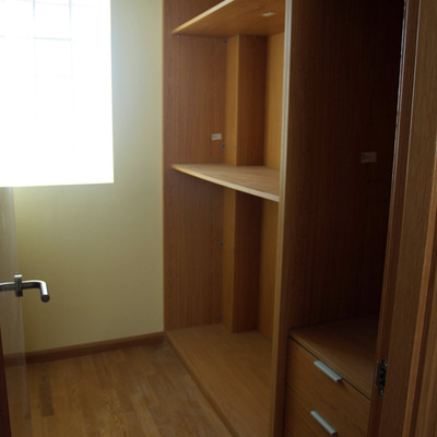 Vestidor de dormitorio de matrimonio de viviendas de la promoción