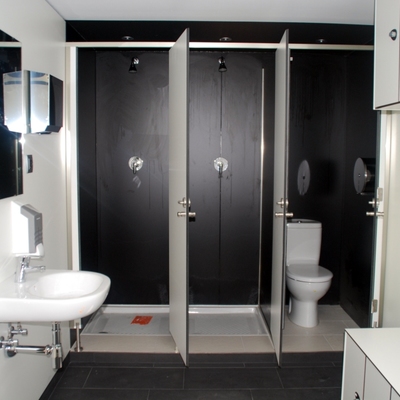 Vestuario en piscina de Club de Golf.