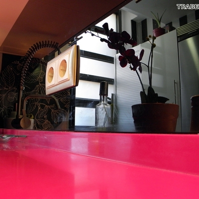 VIDRIO TEMPLADO EN PARTE TRASERA DE ENCIMERA POR TRABER OBRAS 