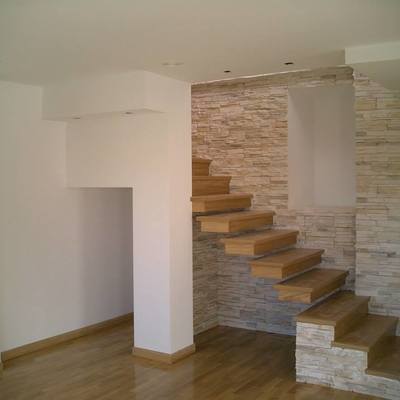 Vista de escalera volada, para acceso a planta cubierta