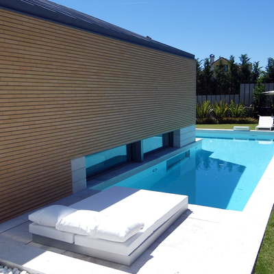 PISCINA DESDE ZONA DE ENTRADA A VIVIENDA