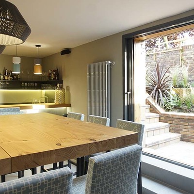 Vista de salón con salida a nuevo patio inglés