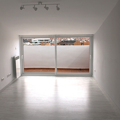 Vista desde el salón hacia la terraza