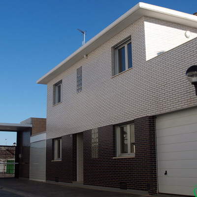 Vista exterior de una vivienda de la promoción de adosados