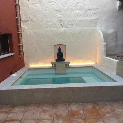 piscina en vivienda entre medianeras