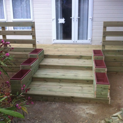 vista frontal de la escalera principal