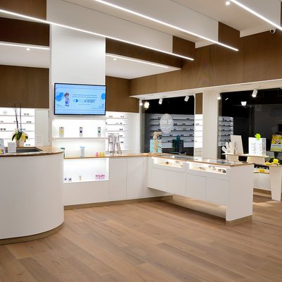 REFORMA DE LOCAL PARA ÓPTICA EN PADRÓN (A CORUÑA)