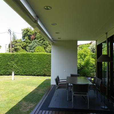 Instalación de toldo cofre de grandes dimensiones