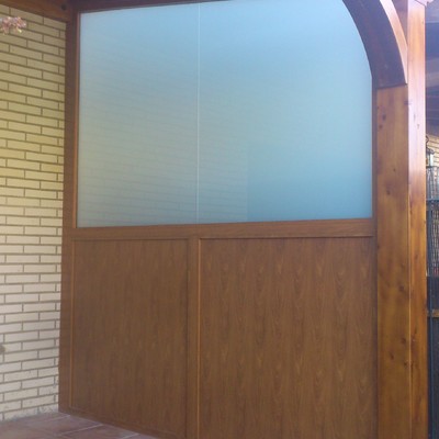 Fijo de aluminio  de inmitación a madera 