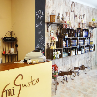 Vista posición caja en lado derecho del local