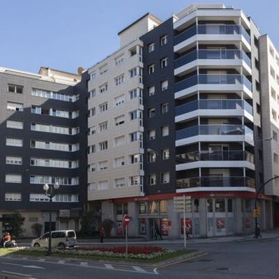 Vista principal del edificio desde Paso de Begoña
