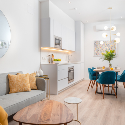 Vista salón y cocina integrada