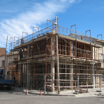 Vivienda unifamiliar con local comercial