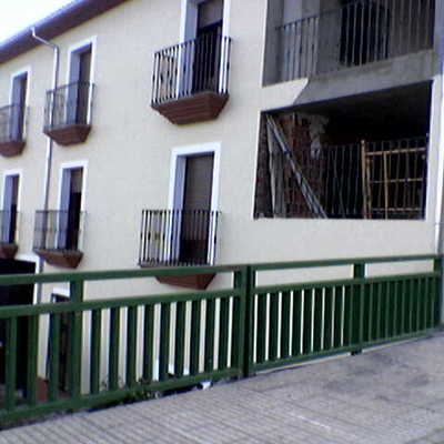 Viviendas y Local Comercial