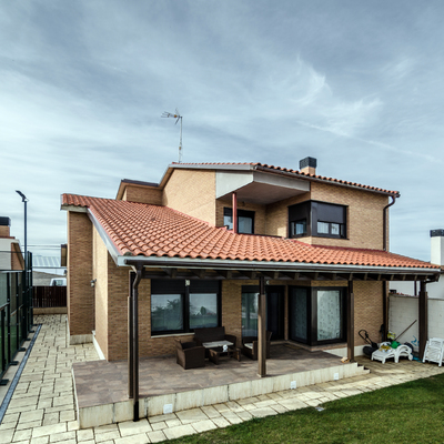 Vivienda Unifamiliar, Garaje y Bodega En Olvega