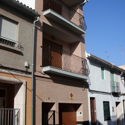 VIVIENDA UNIFAMILIAR ENTRE MEDIANERAS EN MASSAMAGRELL