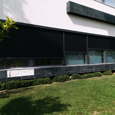 TOLDOS VERTICALES ANTIVIENTO