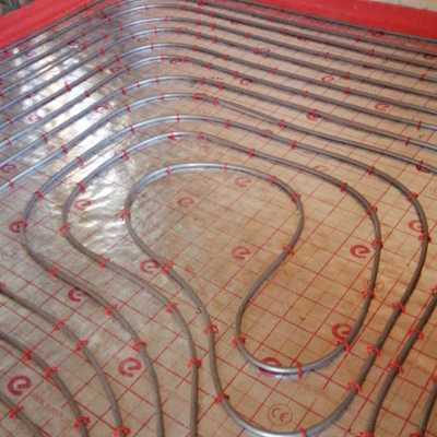 Instalación de suelo radiante y refrescante .