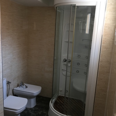 Zona de ducha en baño