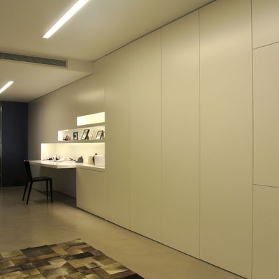 Zona de trabajo y armarios