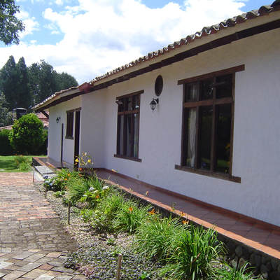 Zona trasera de habitaciones y cocina