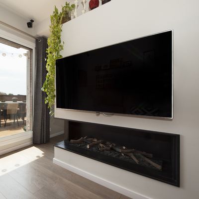 Zona TV con chimenea de gas integrada