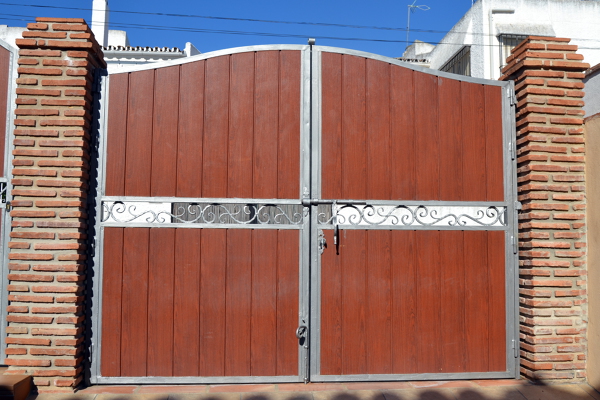 Abatible 2 hojas de madera tratada