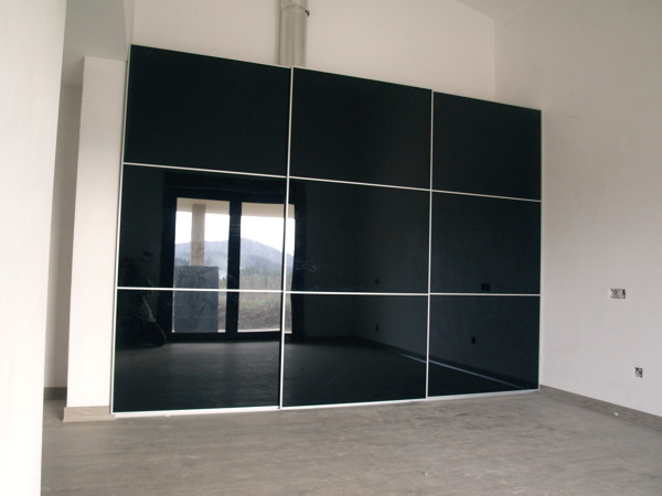 ARMARIO CON PUERTAS EN CRISTAL NEGRO