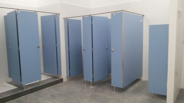 Cabinas sanitarias. Nave Industrial Torrelavega