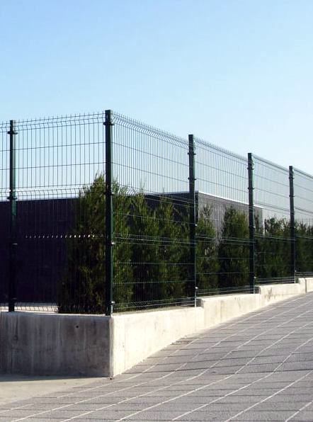 Cierre con paneles tipo Hércules.